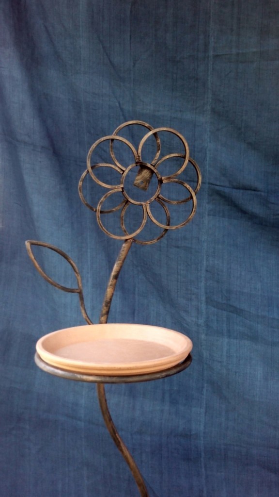 Posacenere a fiore con piatto in cotto - immagine 2