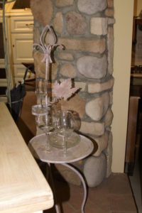 tavolo degustazione vino in ferro battuto, idee per vino,